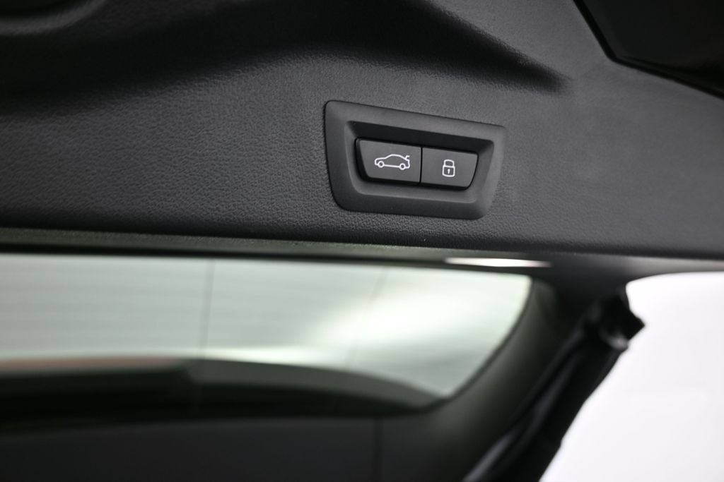 Used 2025 BMW X5 xDrive50e AWD/4WD image 46