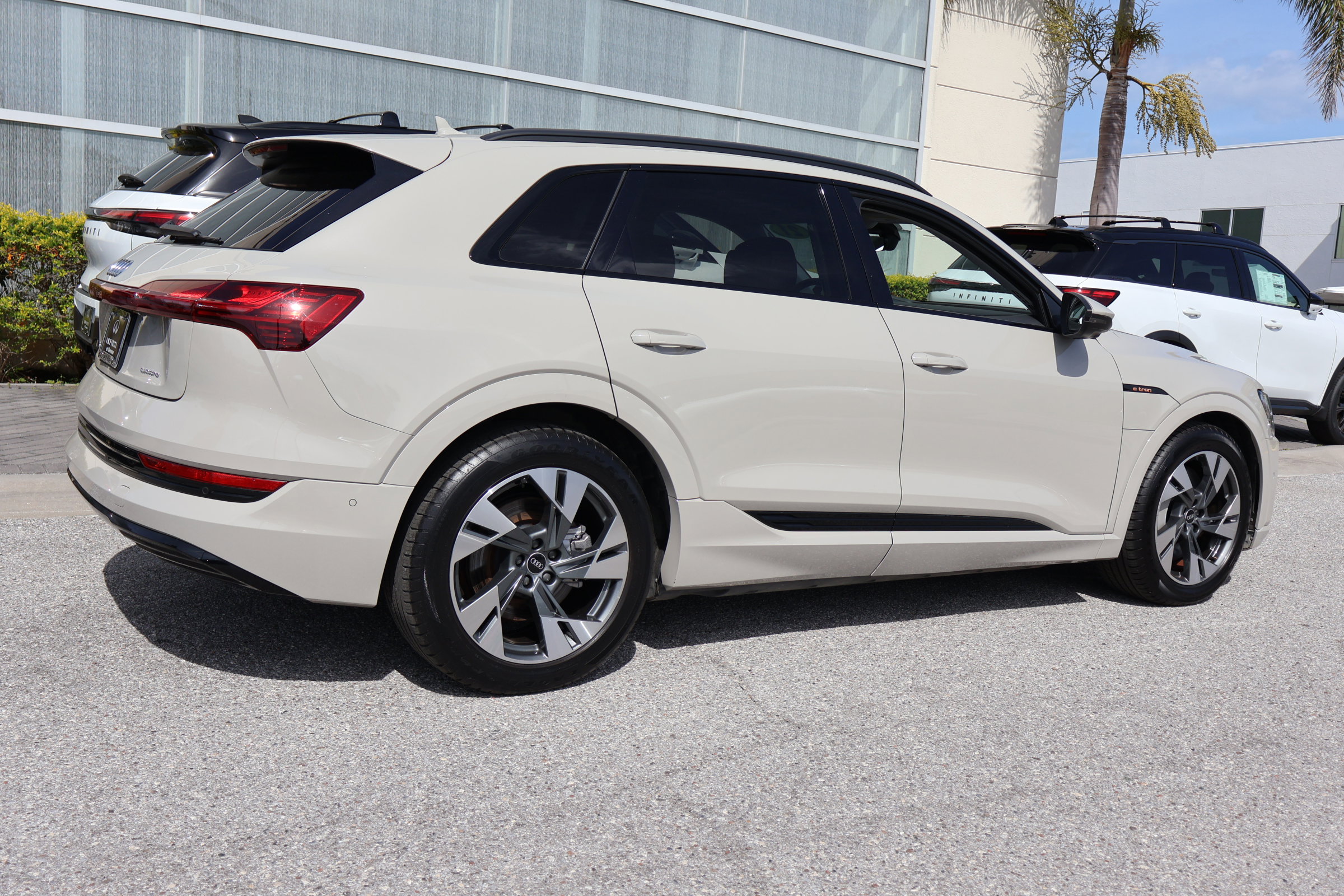 Used 2021 Audi e-tron Premium w/ Convenience Plus Package image 10