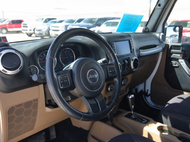 Used 2014 Jeep Wrangler Unlimited Sahara w/ Connectivity Group AWD/4WD image 14