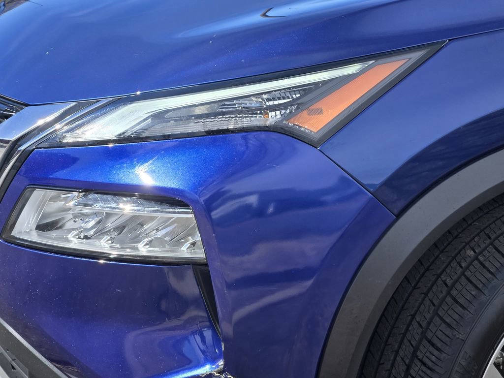 Used 2023 Nissan Rogue SV image 5