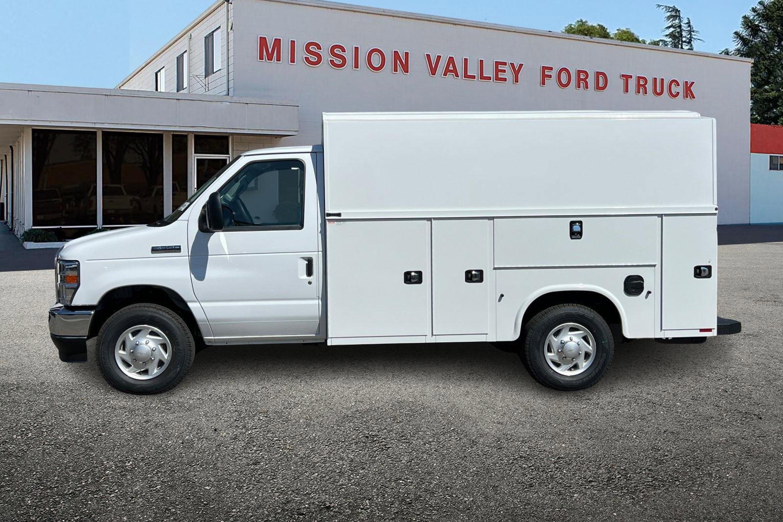 New 2026 Ford E-350 and Econoline 350 Super Duty w/ Power Equipment Group image 7