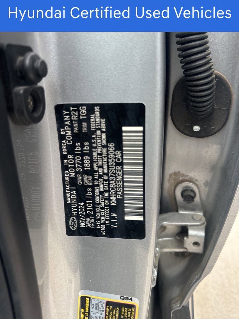 Certified 2025 Hyundai Venue SEL image 6