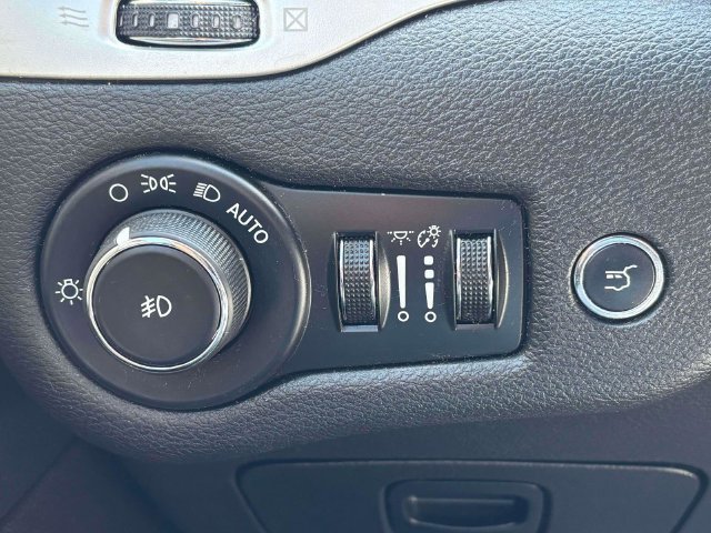 Used 2016 Jeep Cherokee Trailhawk w/ Comfort/Convenience Group AWD/4WD image 10