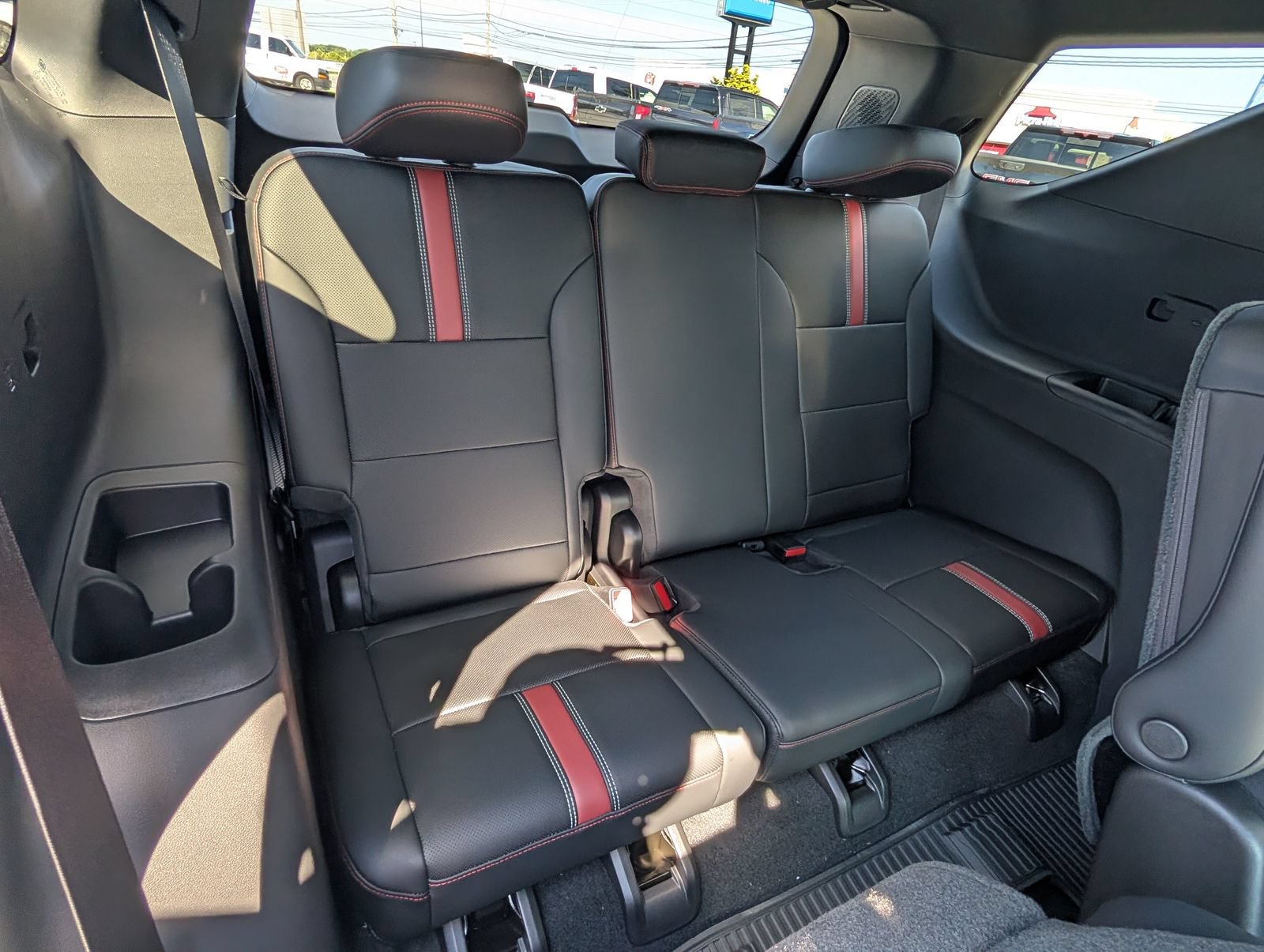 New 2027 Chevrolet Traverse RS w/ LPO, Floor Liner Package FWD image 10