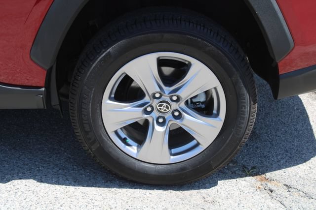 Used 2022 Toyota RAV4 XLE FWD image 11