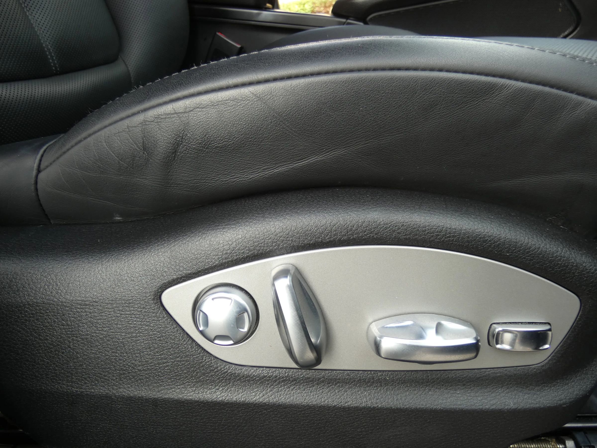 Used 2019 Porsche Macan image 32