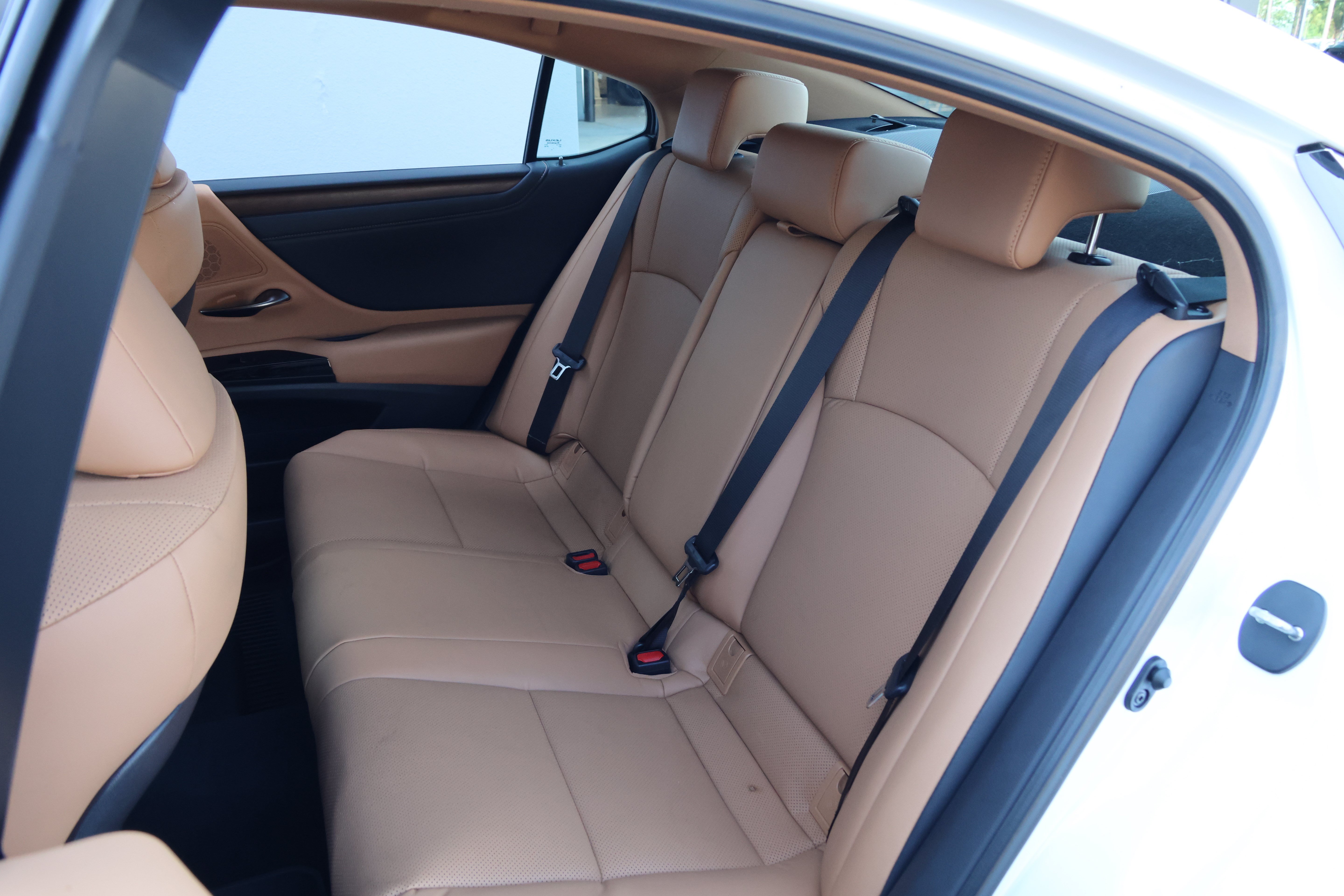 Certified 2025 Lexus ES 300h w/ Premium Package FWD image 34