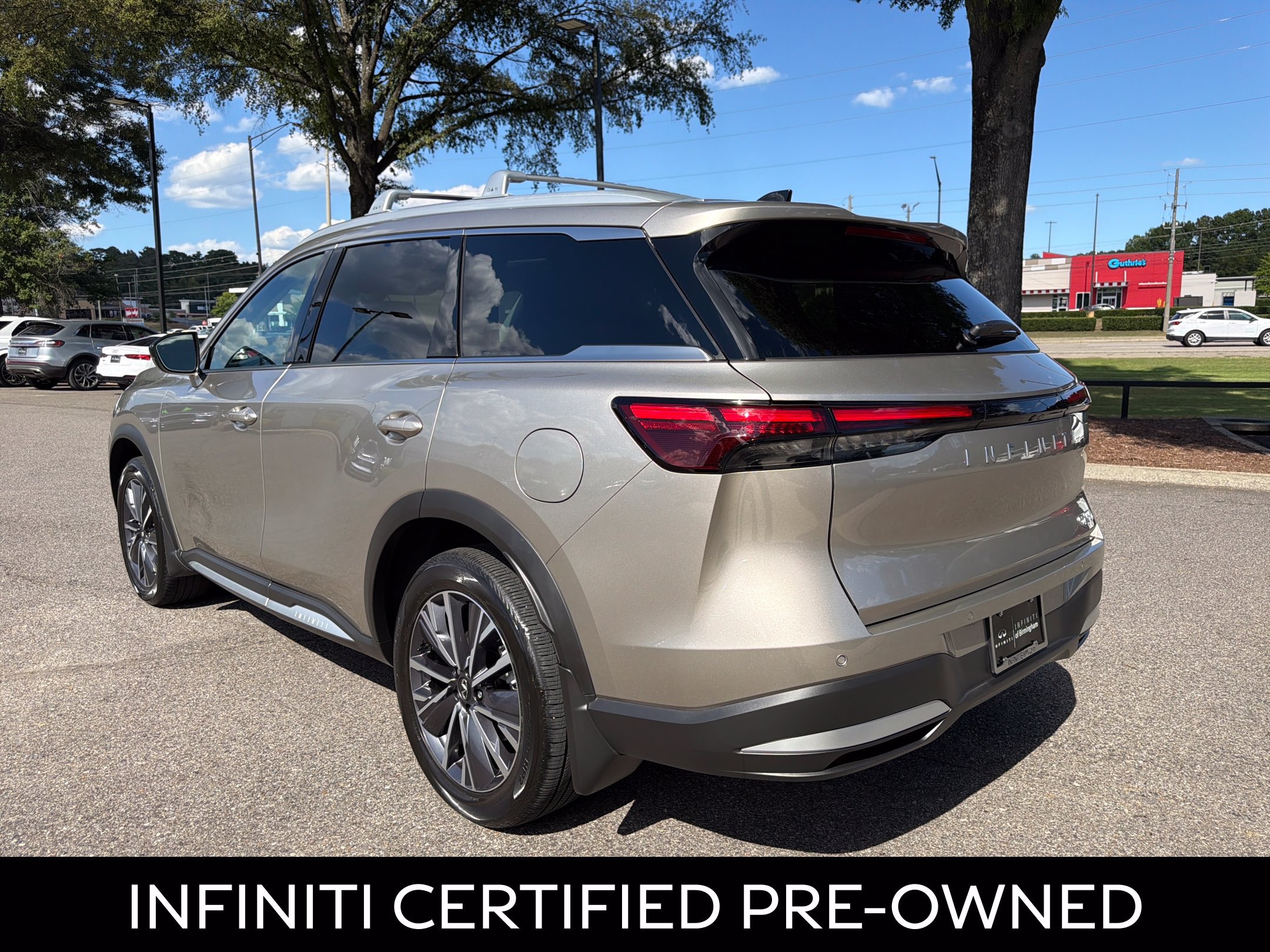 Certified 2026 INFINITI QX60 Luxe w/ Family Package FWD image 9