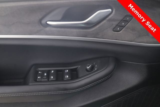 Used 2025 Jeep Grand Cherokee L Limited w/ Black Appearance Package image 19