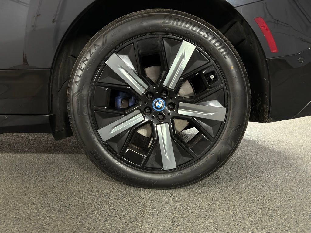 Used 2023 BMW iX xDrive50 w/ Sport Package AWD/4WD image 13
