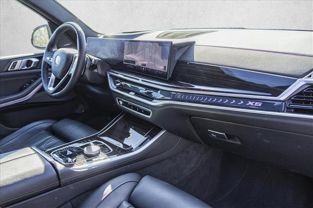 Used 2025 BMW X5 xDrive50e image 28