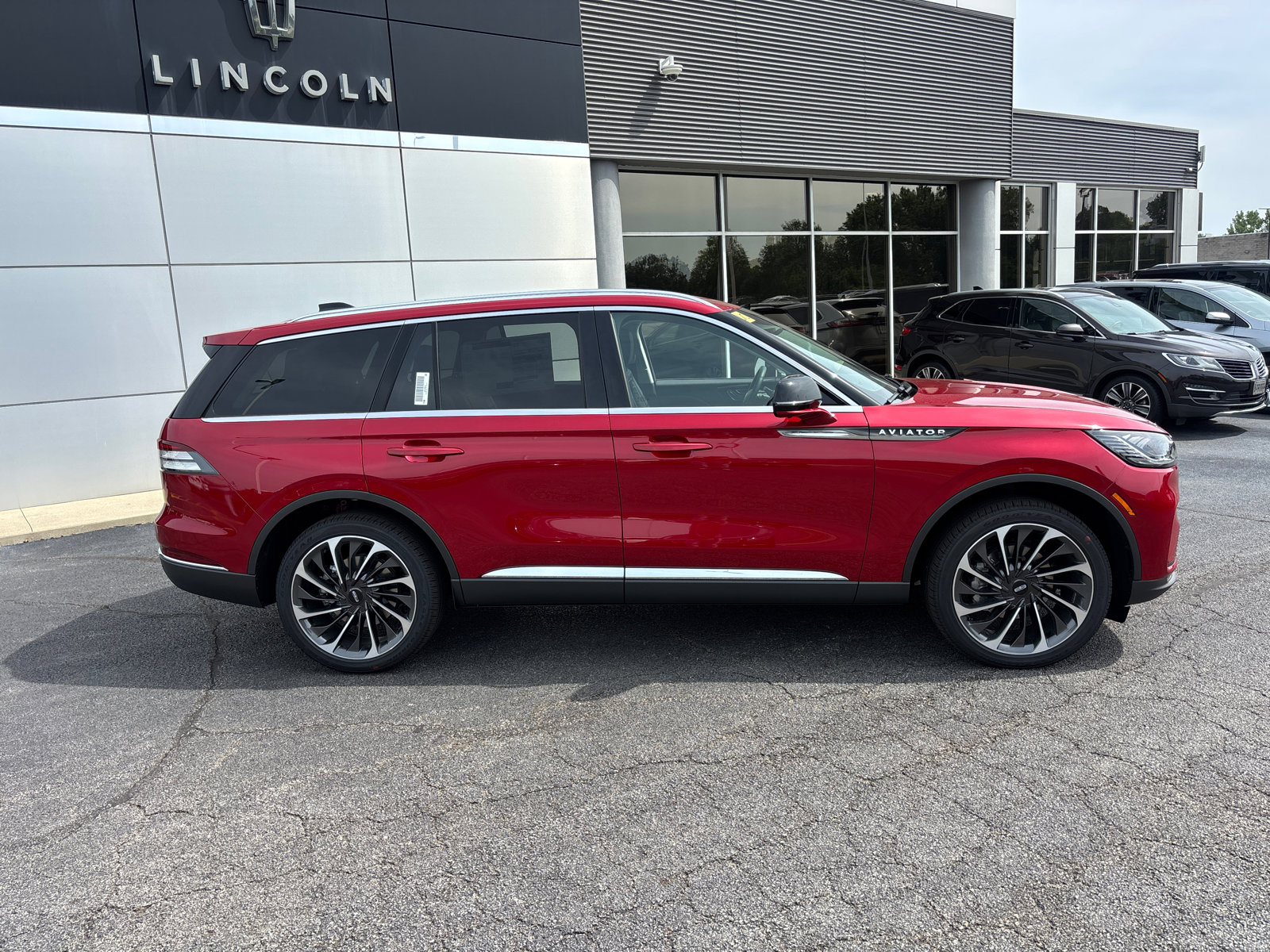 New 2025 Lincoln Aviator Reserve image 8