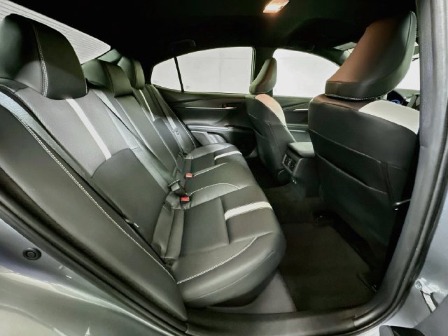 Used 2025 Toyota Camry SE FWD image 25