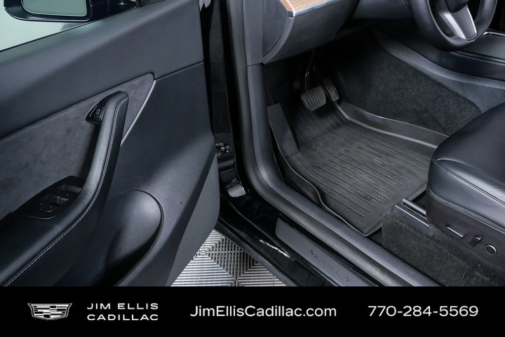 Used 2022 Tesla Model Y Long Range image 32