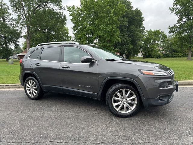 Used 2017 Jeep Cherokee Limited AWD/4WD image 2
