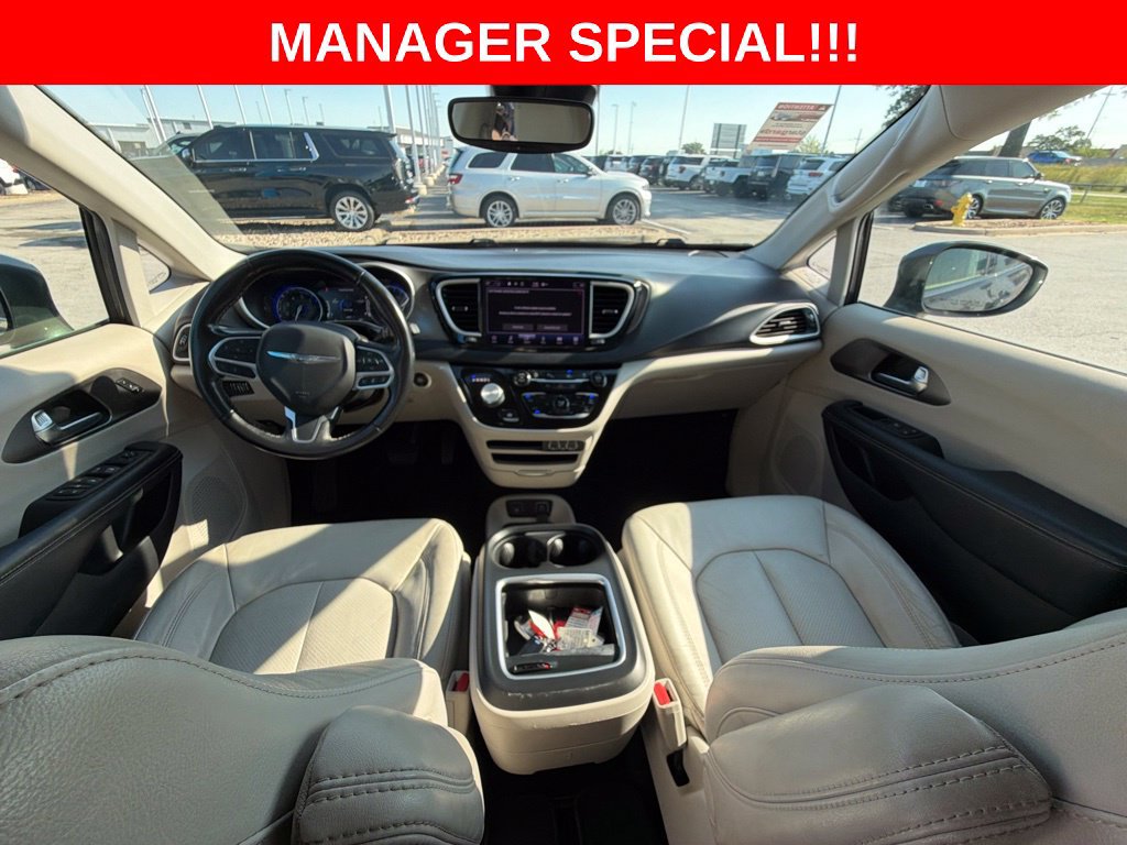 Used 2021 Chrysler Pacifica Touring-L FWD image 18