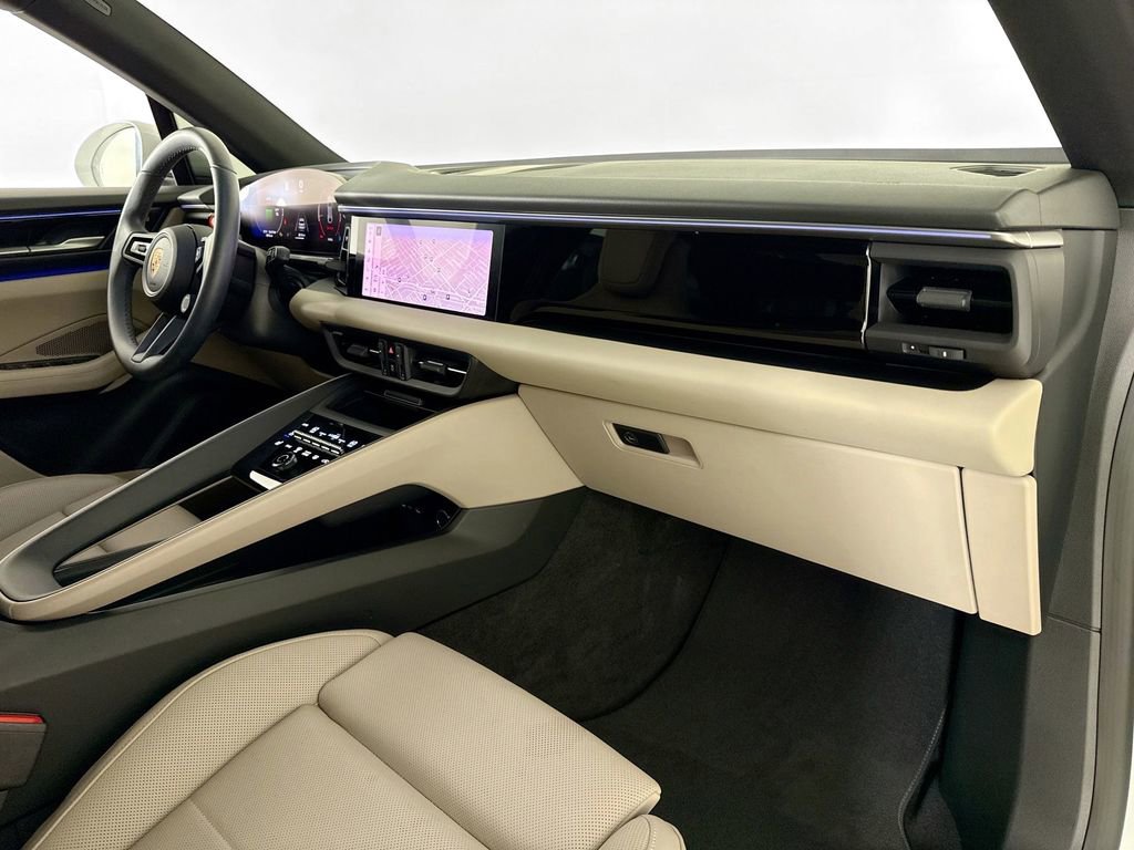 Used 2025 Porsche Macan Electric RWD image 13