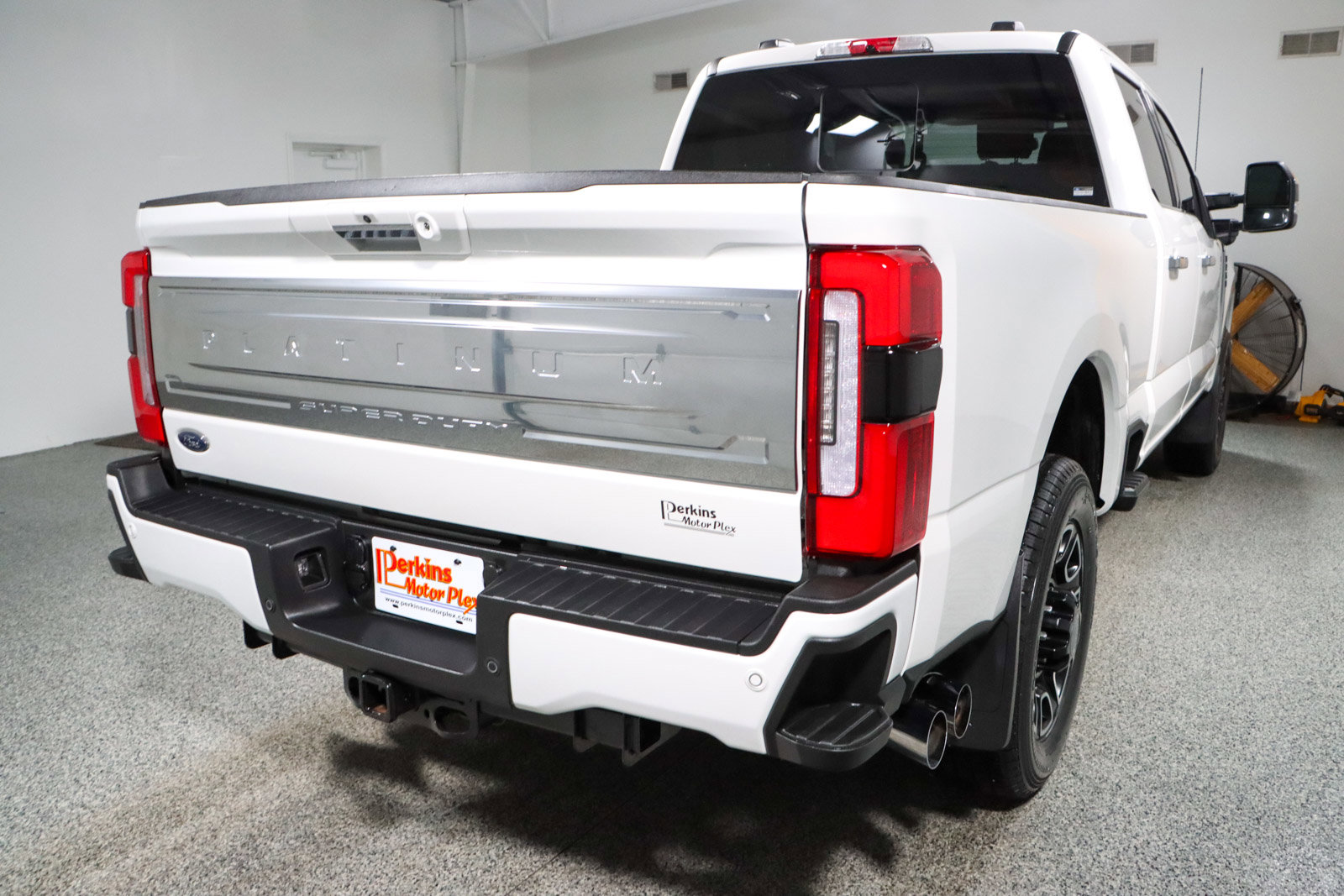 Used 2024 Ford F250 Platinum w/ FX4 Off-Road Package image 7