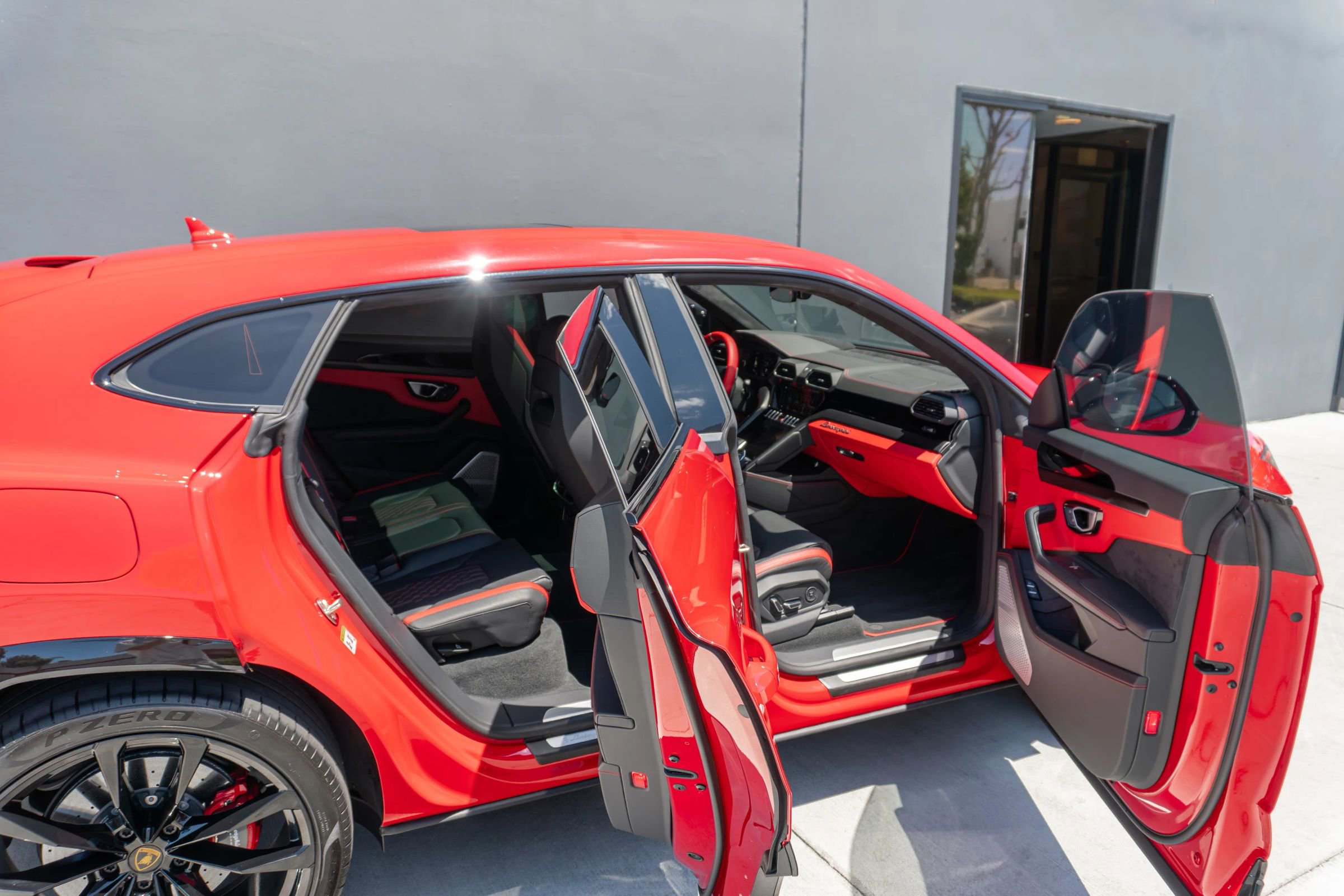 Used 2024 Lamborghini Urus S AWD/4WD image 56