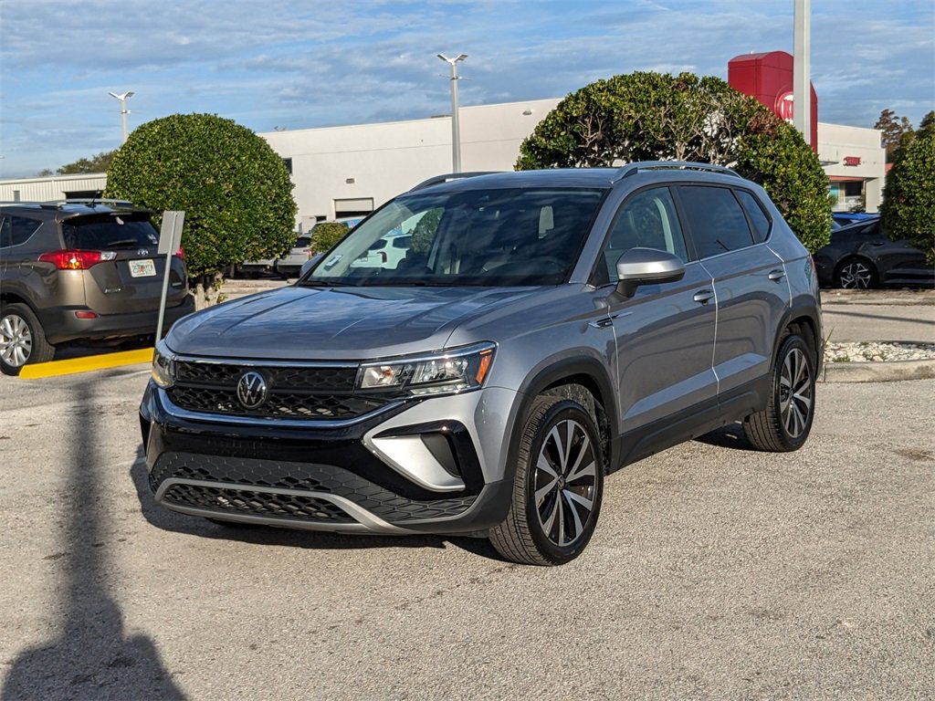 Certified 2023 Volkswagen Taos SE image 4