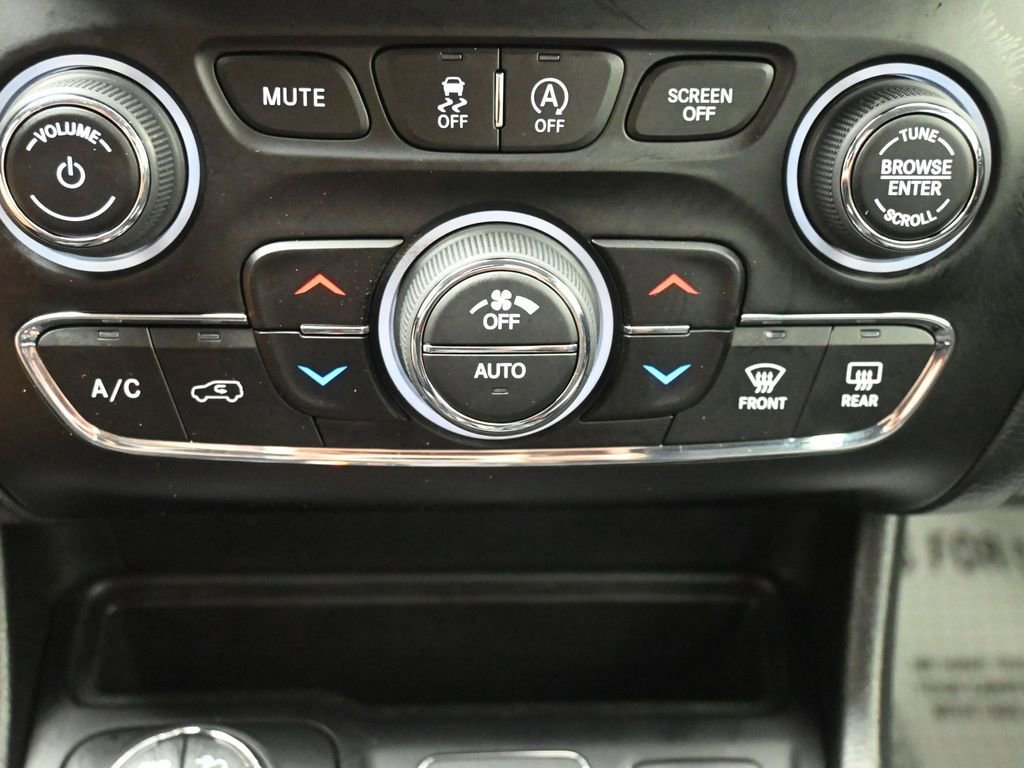 Used 2022 Jeep Cherokee Trailhawk w/ Comfort/Convenience Group image 25