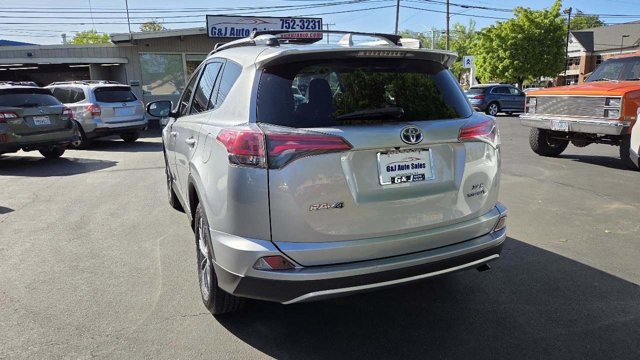 Used 2017 Toyota RAV4 XLE w/ All Weather Liner Package AWD/4WD image 10