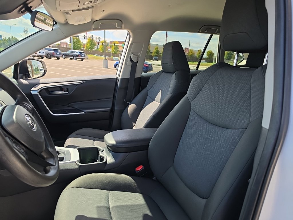 Used 2025 Toyota RAV4 XLE FWD image 12