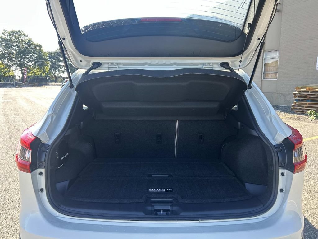 Certified 2020 Nissan Rogue Sport SV w/ All-Weather Package AWD/4WD image 11