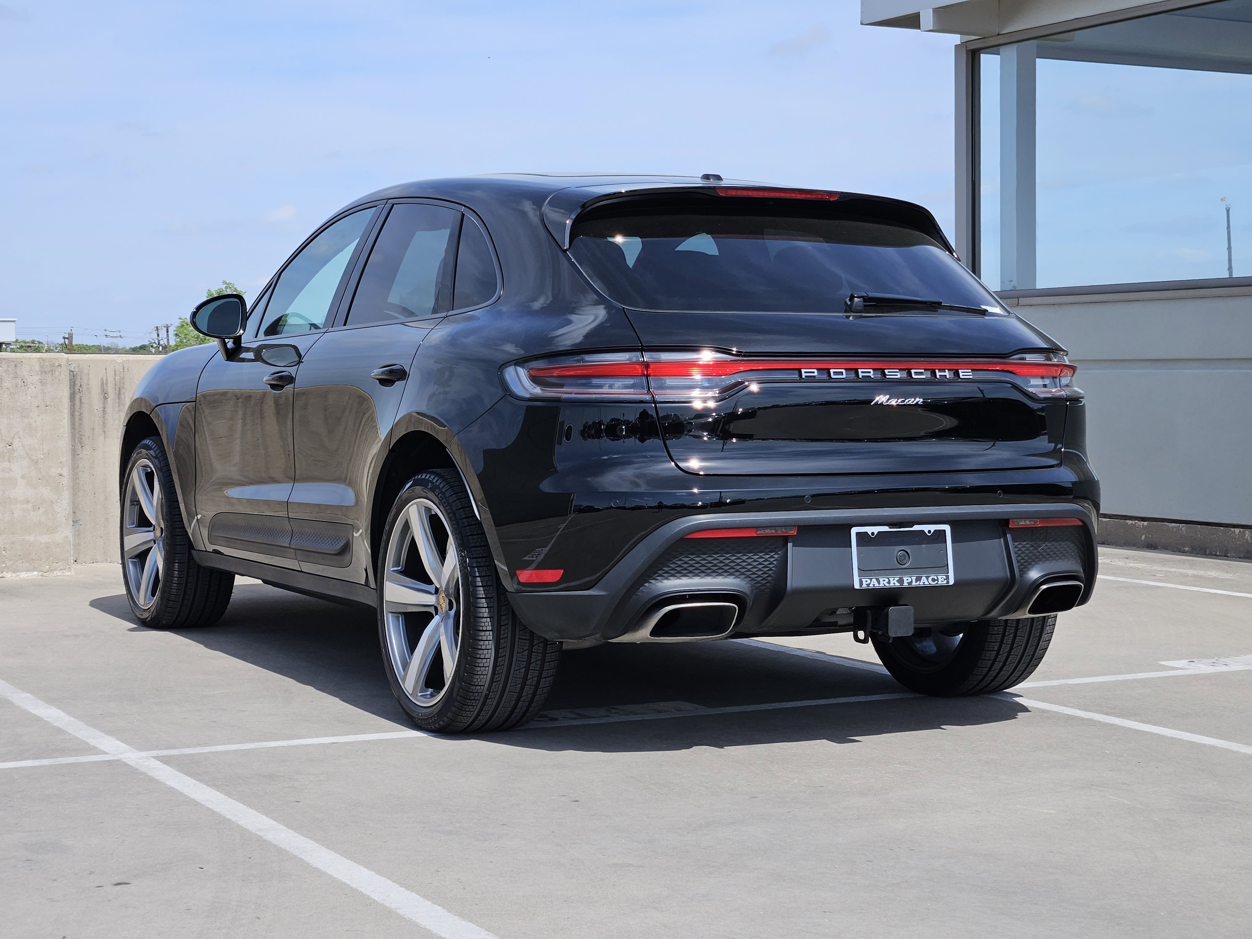 Certified 2026 Porsche Macan image 3
