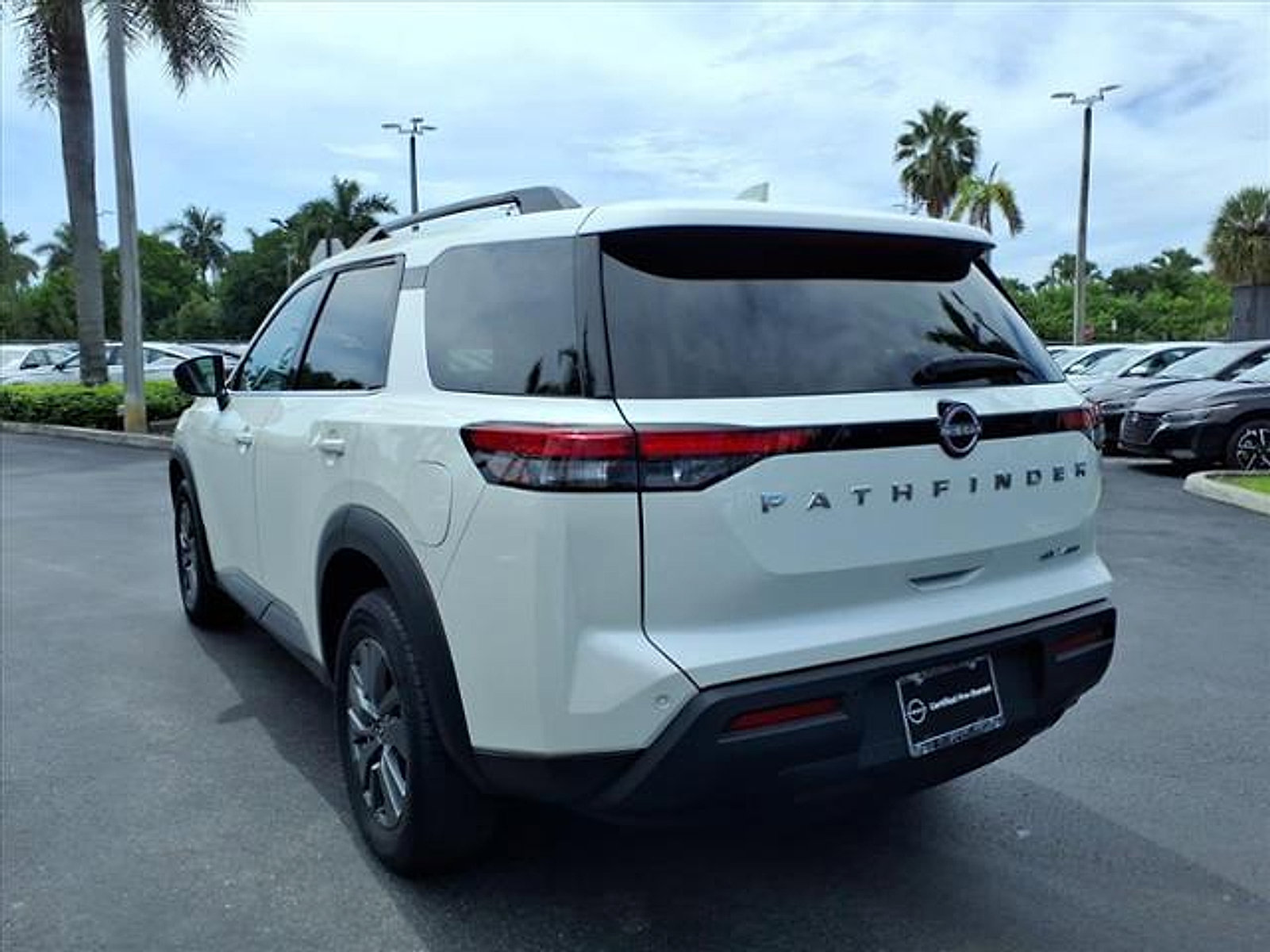 Certified 2024 Nissan Pathfinder SV image 4