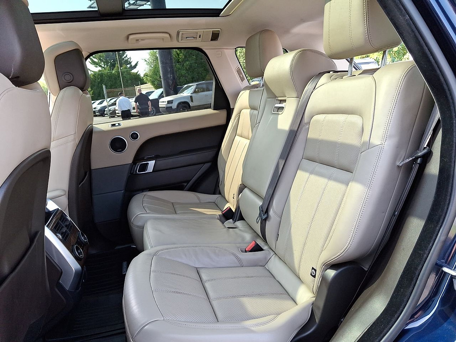 Used 2020 Land Rover Range Rover Sport HSE AWD/4WD image 28