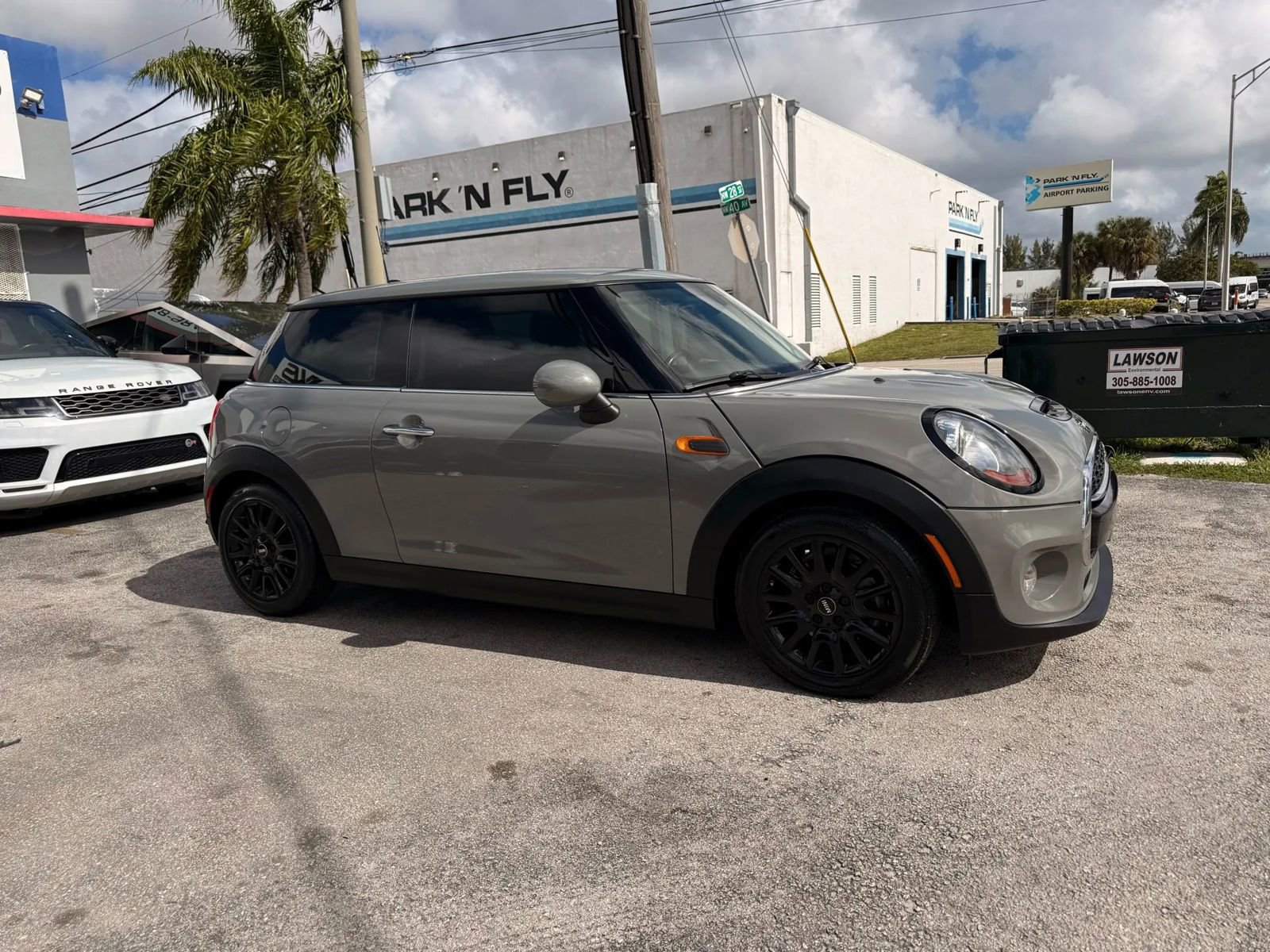 Used 2019 MINI Cooper 2-Door Hardtop image 3