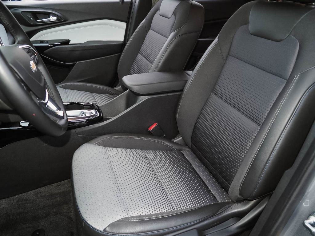 Certified 2025 Chevrolet Trax LT w/ LT Convenience Package image 22