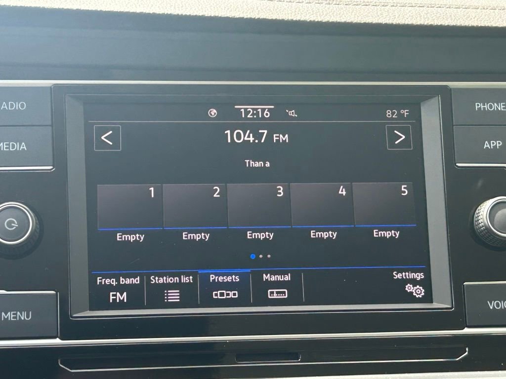 Used 2023 Volkswagen Jetta SE image 15