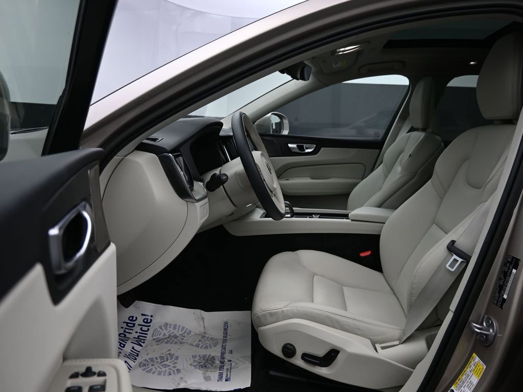 Certified 2023 Volvo XC60 B5 Plus image 11