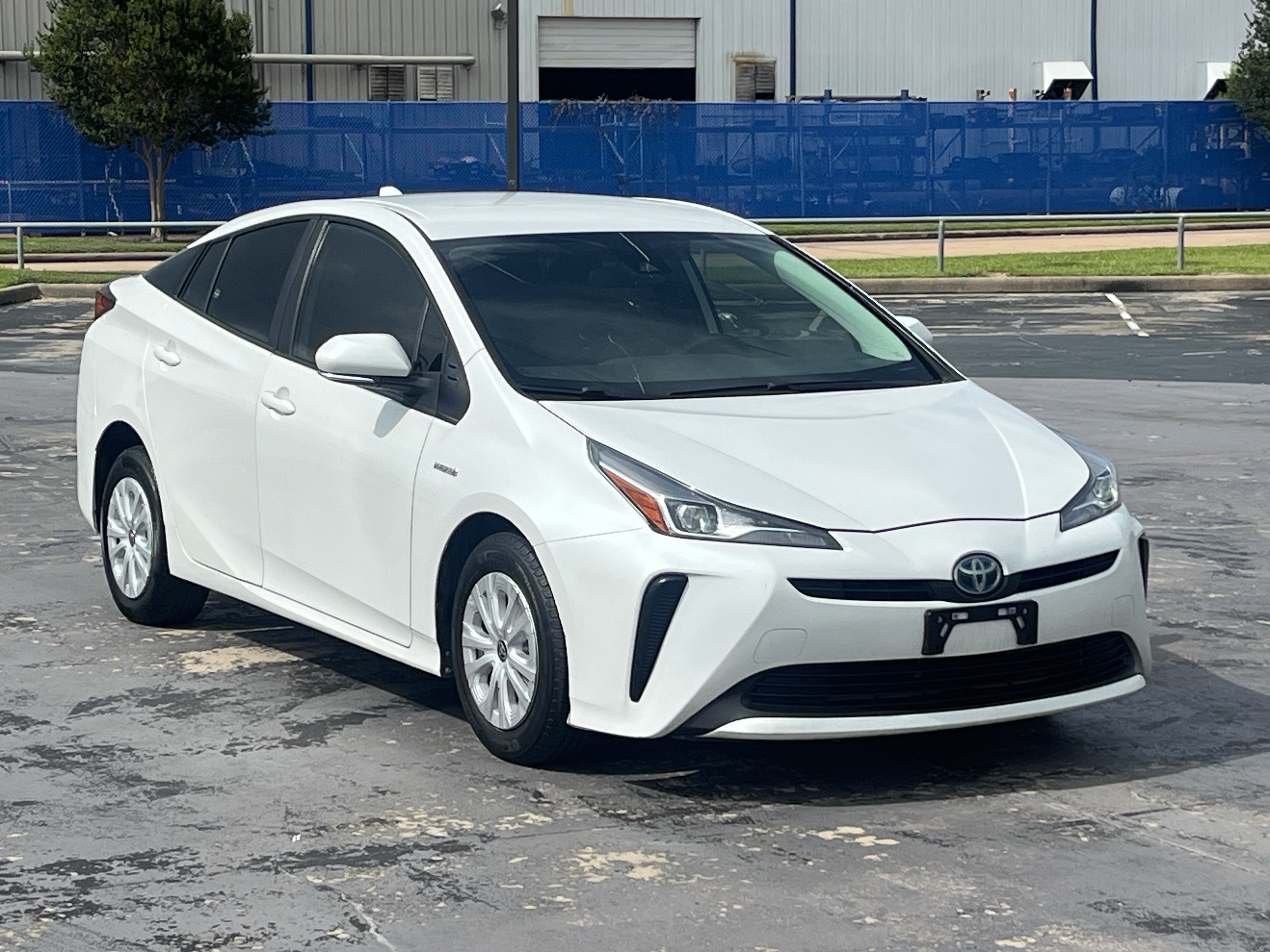 Used 2021 Toyota Prius L Eco FWD image 3