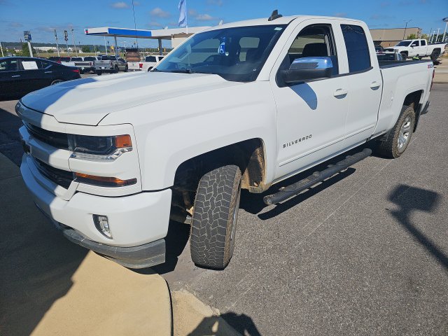 Used 2017 Chevrolet Silverado 1500 LT w/ All Star Edition AWD/4WD image 3