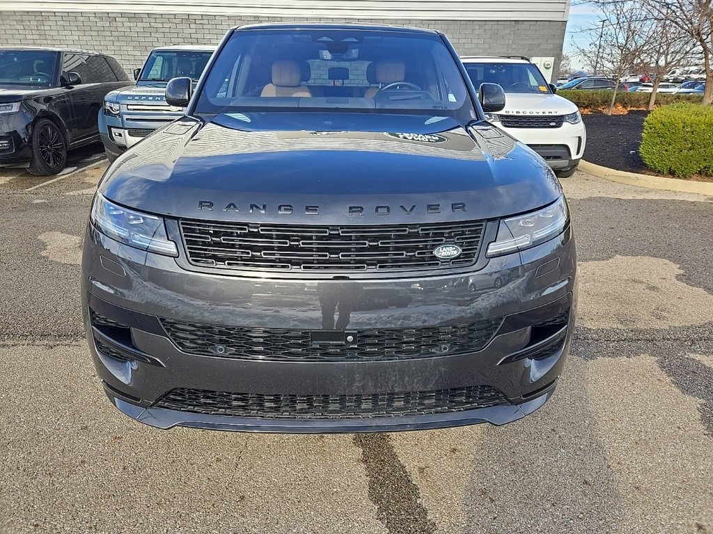 Used 2023 Land Rover Range Rover Sport SE Dynamic image 2