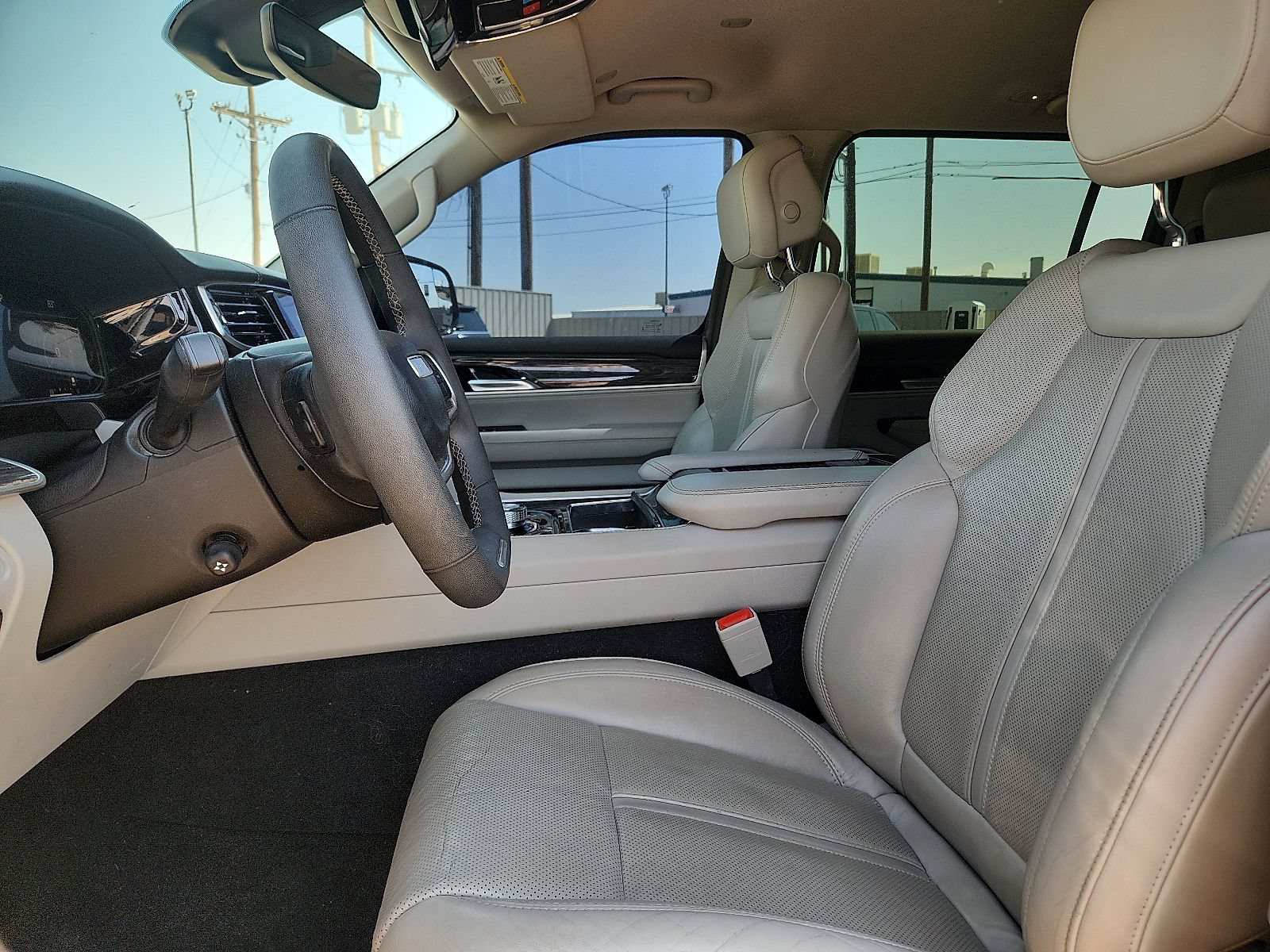 Used 2022 Jeep Wagoneer Series III AWD/4WD image 13