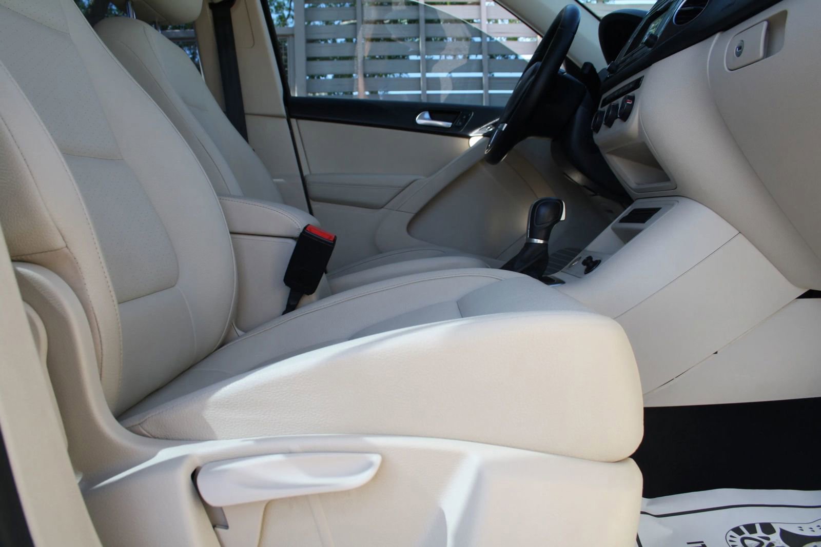 Used 2016 Volkswagen Tiguan S FWD image 8