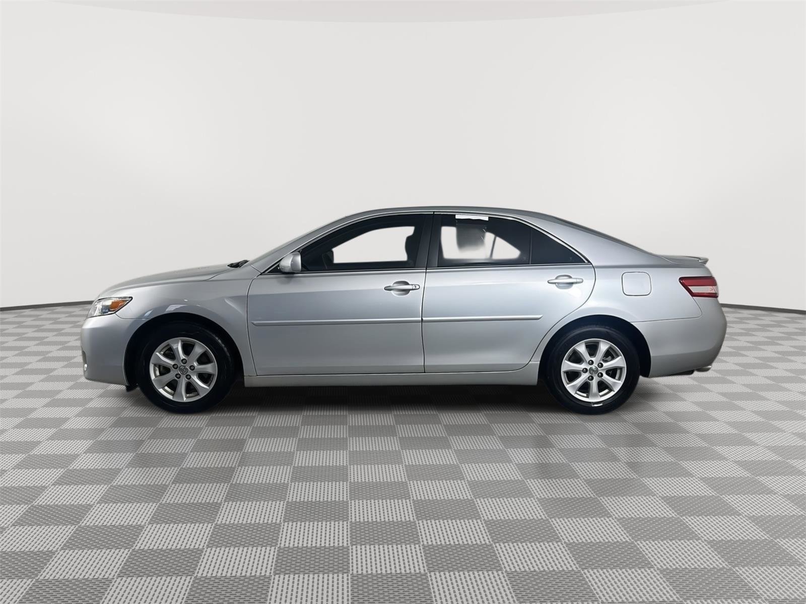 Used 2010 Toyota Camry SE image 4