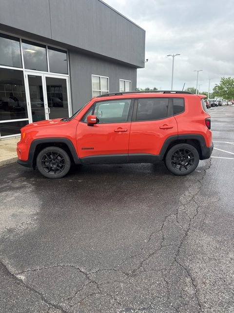 Used 2020 Jeep Renegade Altitude w/ UConnect 8.4 Nav Group FWD image 2