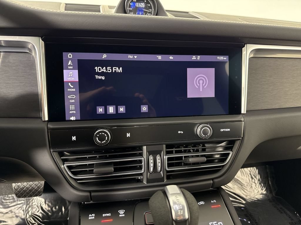 Certified 2025 Porsche Macan GTS AWD/4WD image 27
