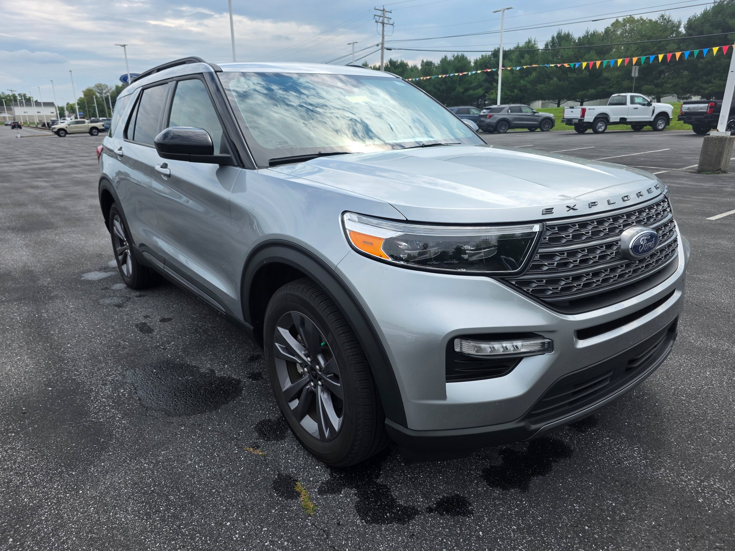 Used 2023 Ford Explorer XLT w/ Equipment Group 202A AWD/4WD image 7