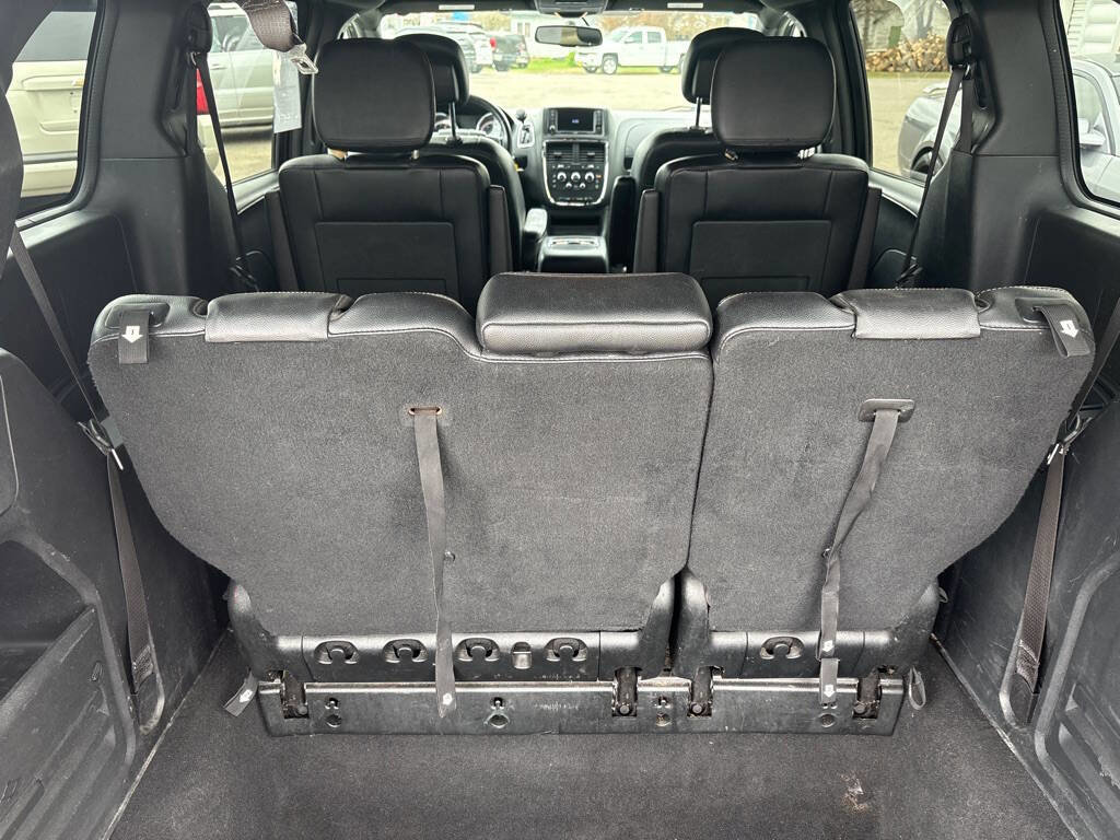Used 2018 Dodge Grand Caravan SXT w/ Blacktop Package FWD image 18