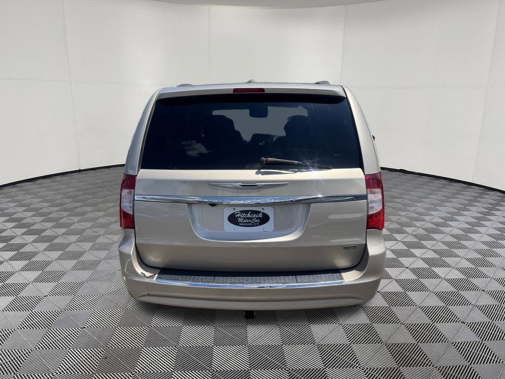 Used 2014 Chrysler Town & Country Touring FWD image 7