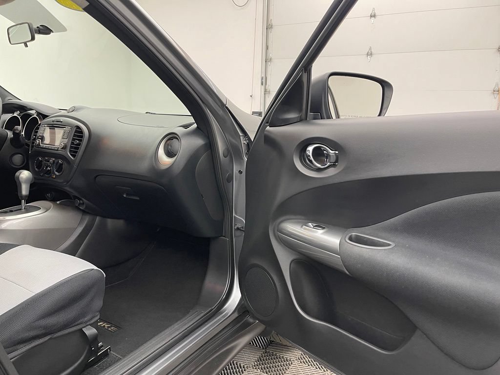 Used 2015 Nissan Juke S FWD image 25