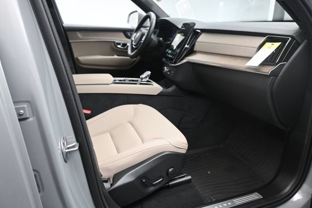 Used 2026 Volvo XC90 B6 Plus w/ Protection Package Premier AWD/4WD image 29