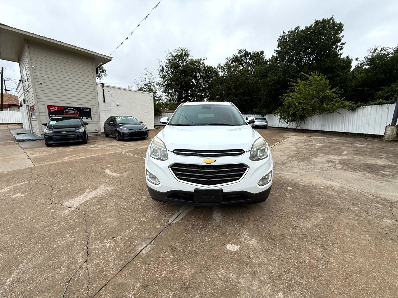 Used 2016 Chevrolet Equinox LTZ w/ Enhanced Convenience Package image 4