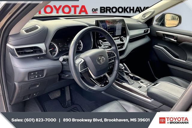 Used 2022 Toyota Highlander Platinum image 12